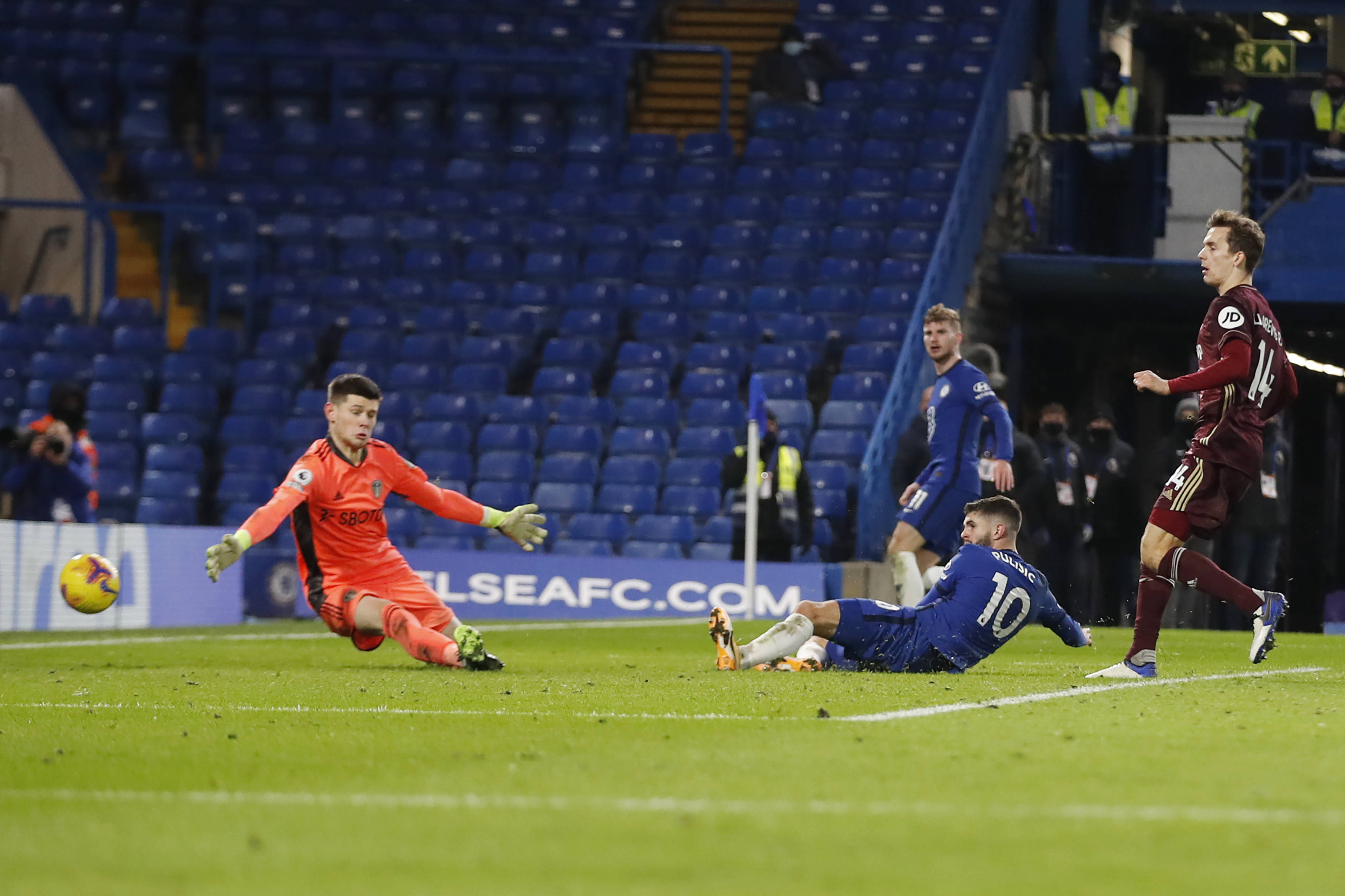 球场上的天 球场上的天